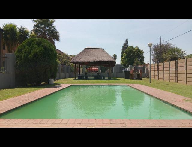 2 BEDROOM APARTMENT FOR SALE IN ALBEMARLE EXT 1